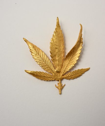 24k gold botanical leaf pendant 420karat