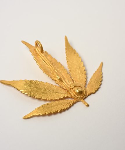 420karat leaf pendant in gold real leaf