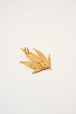 botanical botanical leaf gold pendant 420karat